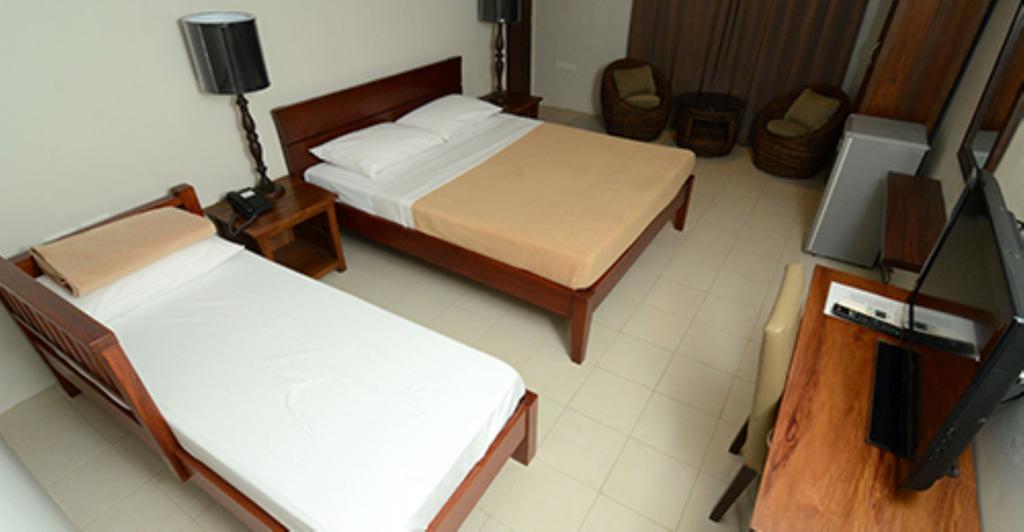 Isabel Suites Laoag Habitación foto