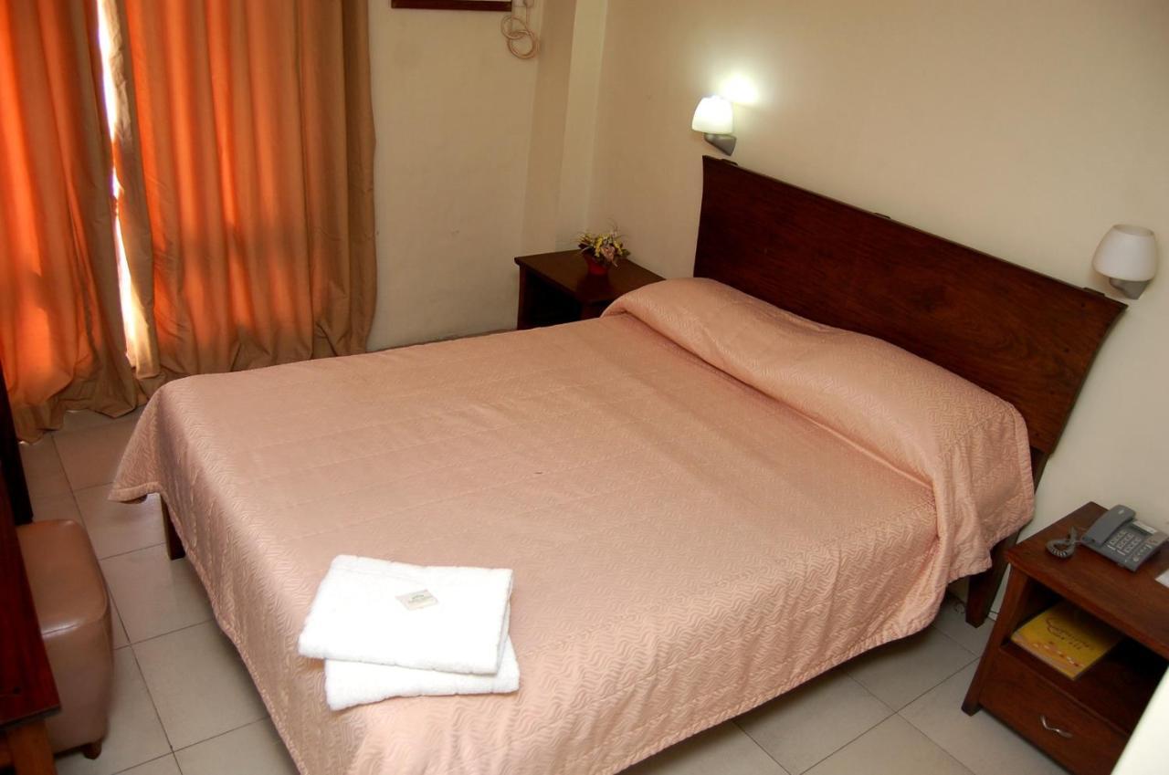Isabel Suites Laoag Habitación foto