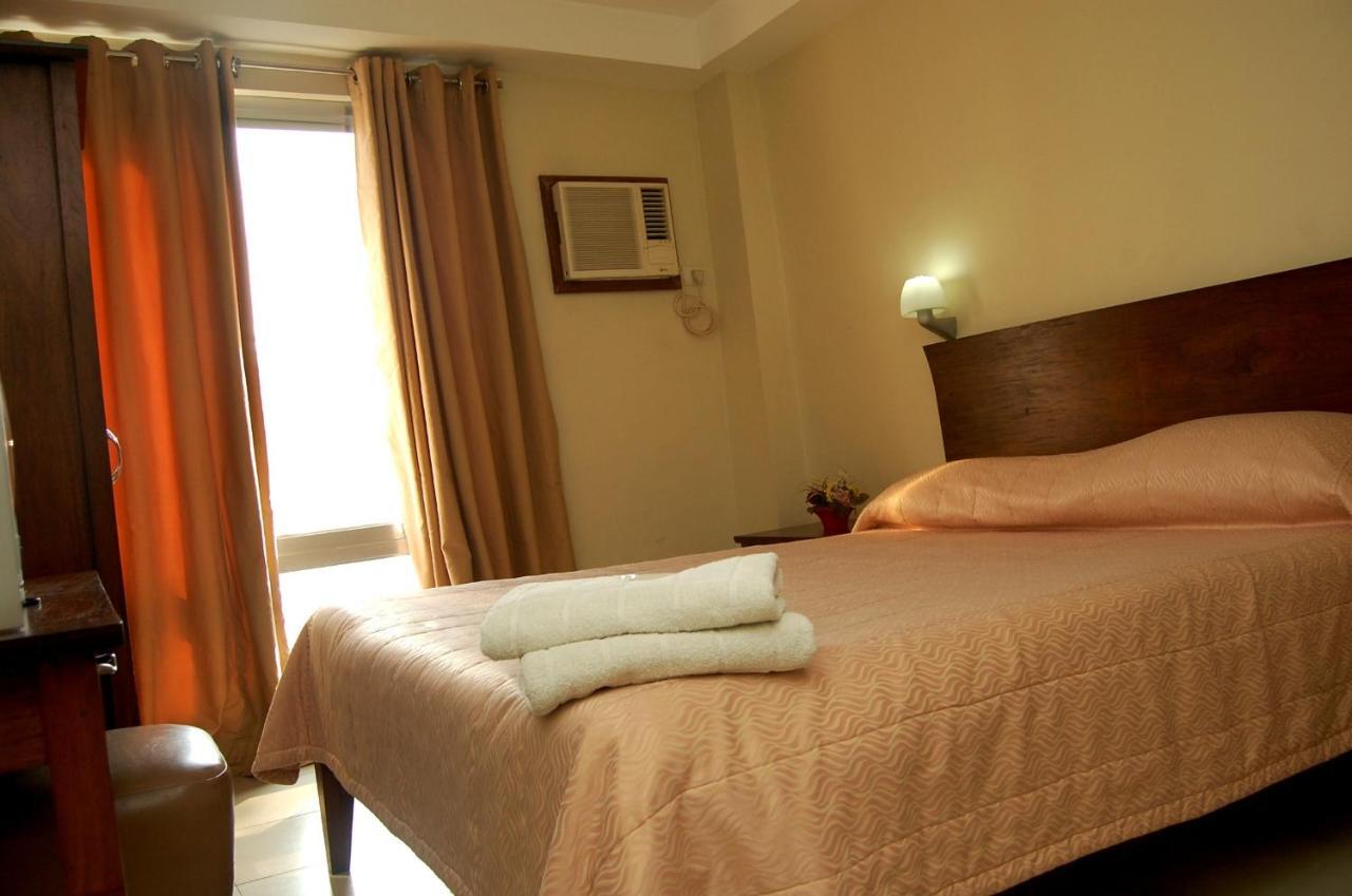 Isabel Suites Laoag Habitación foto